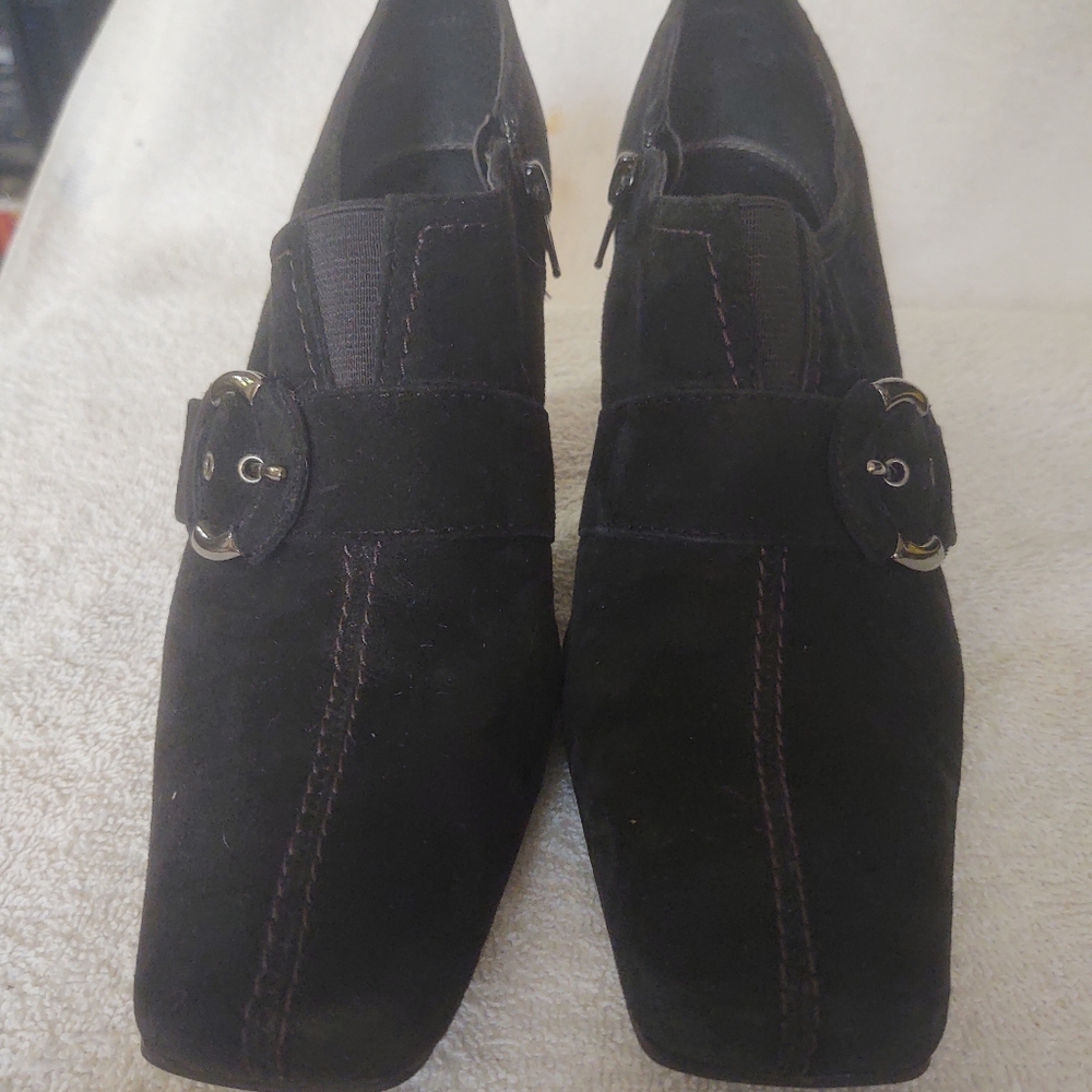 Kelly and Kate women's heeled shoes size 8.5